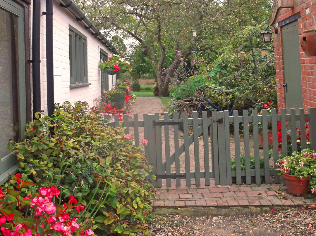 White House Farm主图