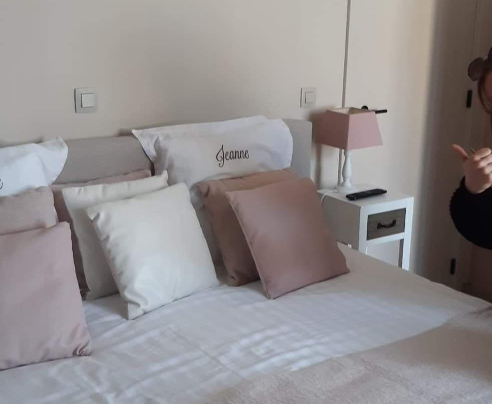 B&B Jeanne主图