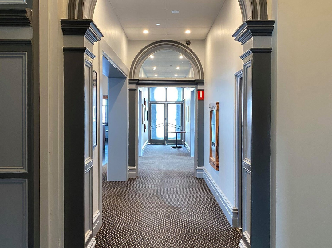 The Grand Hotel Millicent主图