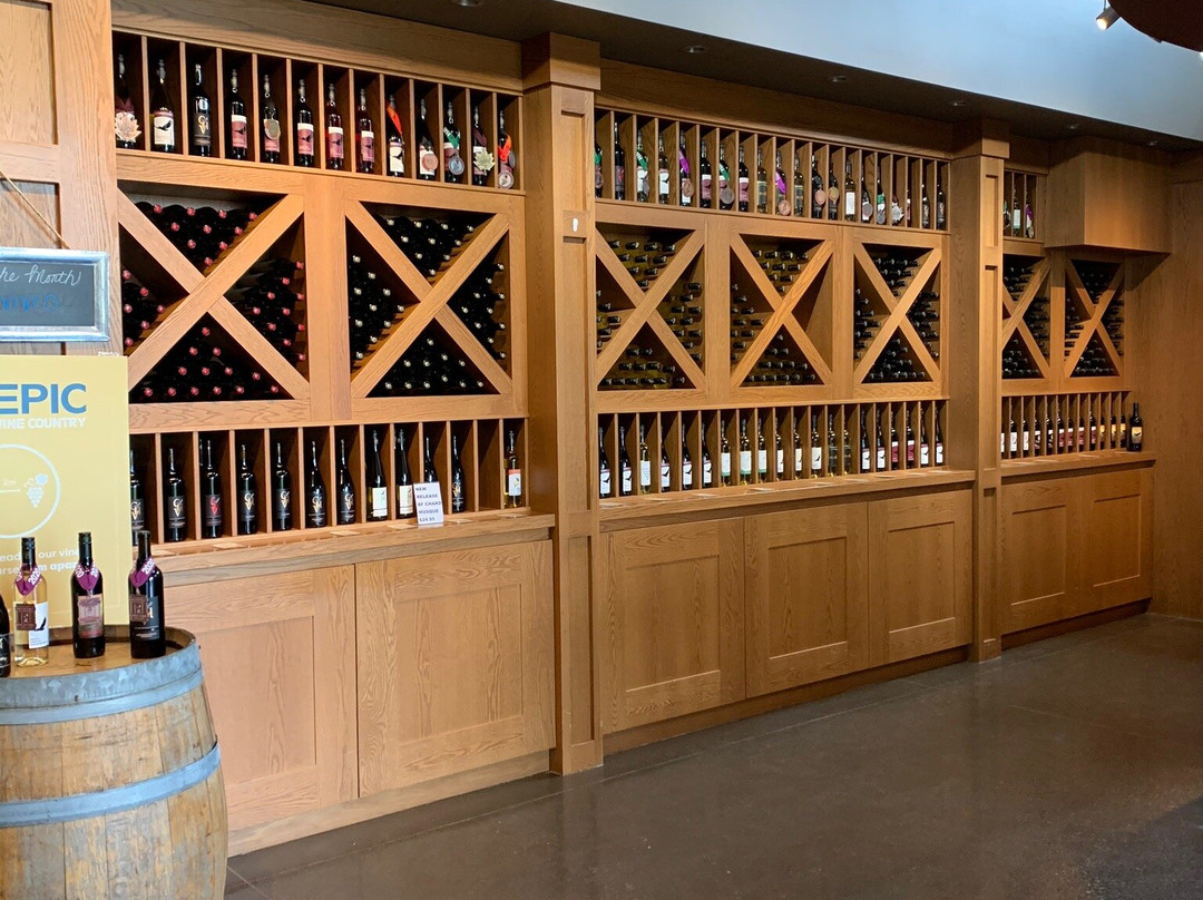 Cooper's Hawk Vineyards-Harrow必去景点