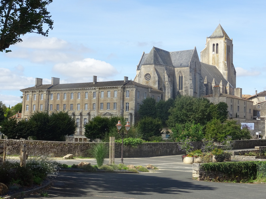 Eglise Saint-Pierre景点图片