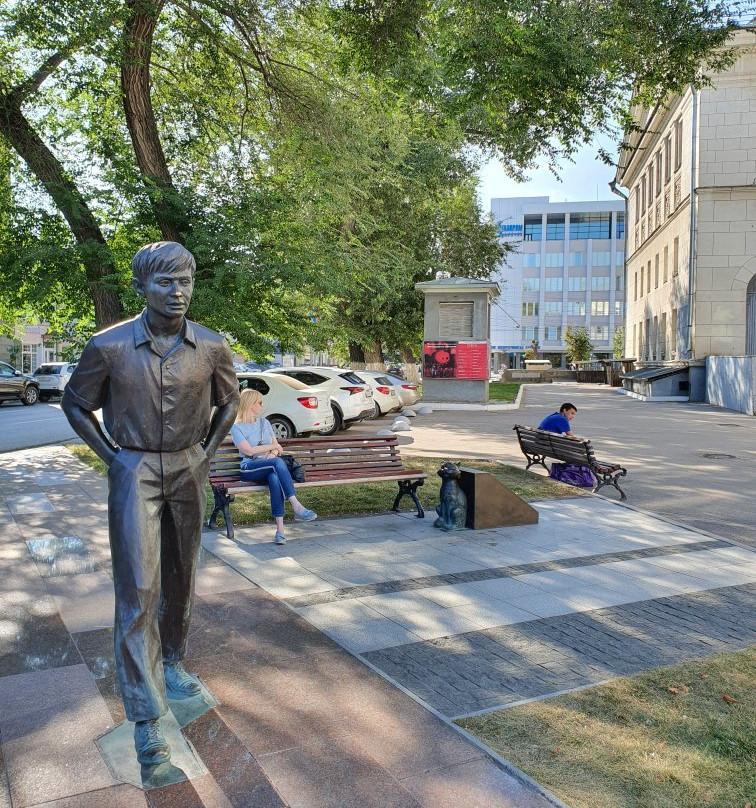 Action Hero of O.P. Tabakov Monument-萨拉托夫必去景点