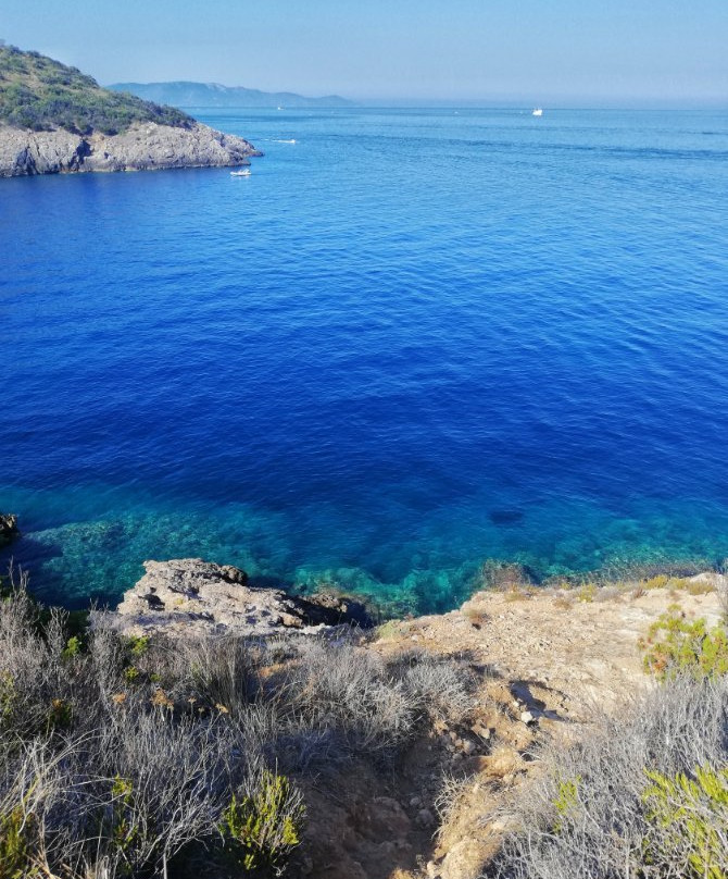 Cala La Cacciarella景点图片