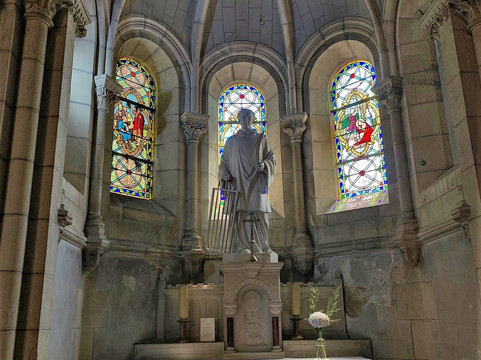 Basilique Saint Louis Marie Grignion de Montfort-Saint-Laurent-sur-Sevre必去景点