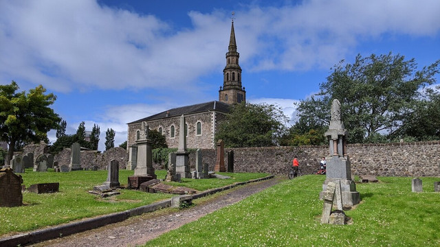 Irvine Old Parish Church and Graveyard