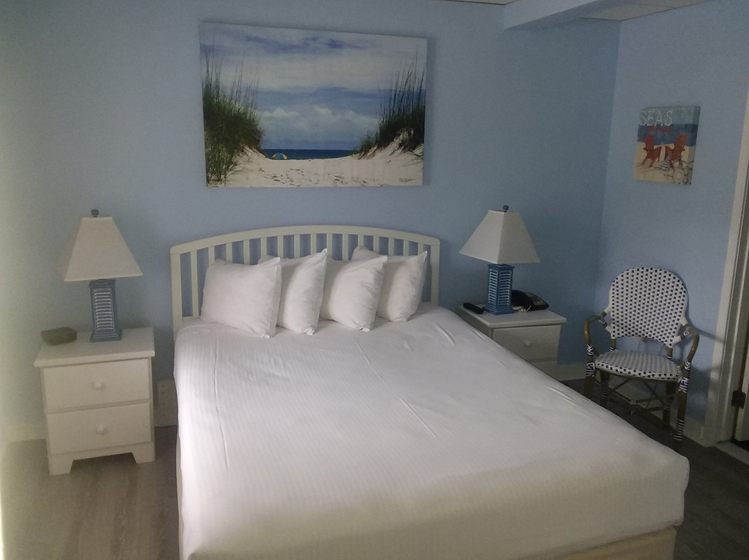 The Beachcomber Resort主图