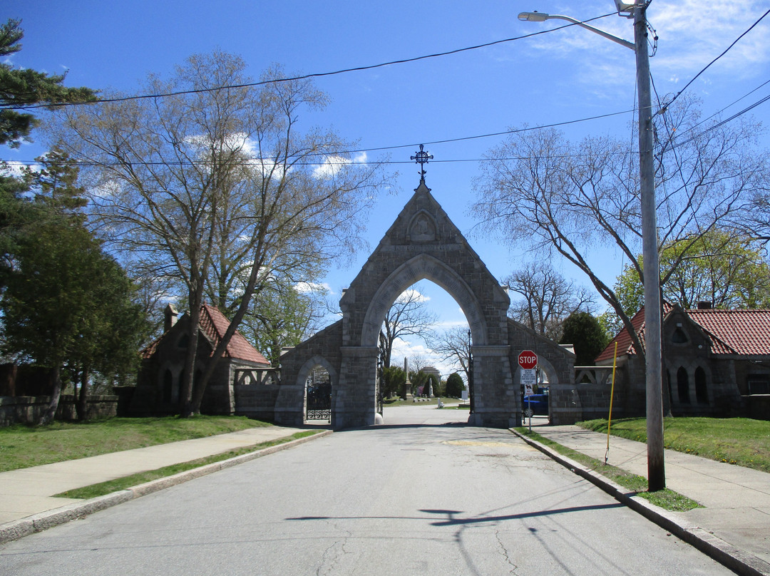 Oak Grove Cemetery-福尔里弗必去景点