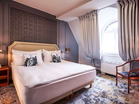 锡比乌机场美居酒店主图