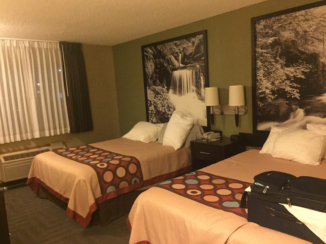 Super 8 by Wyndham LaGrande主图