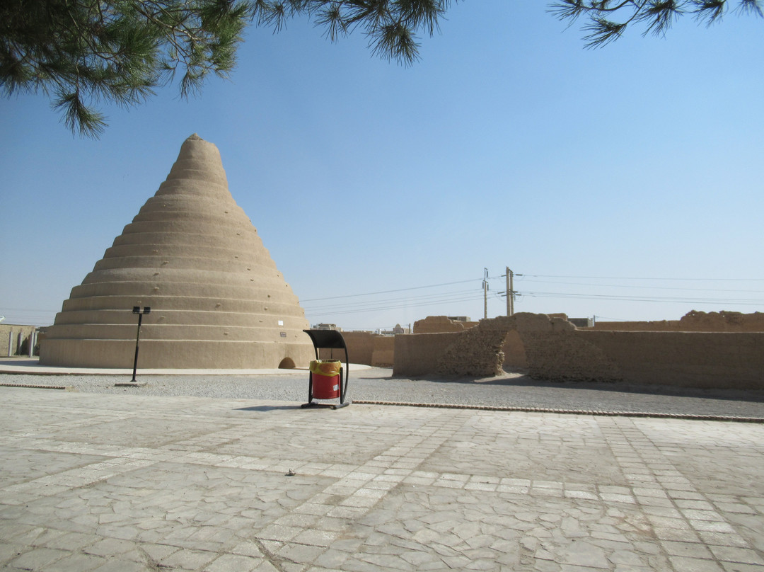 Bricked ice storage of AbarKuh景点图片