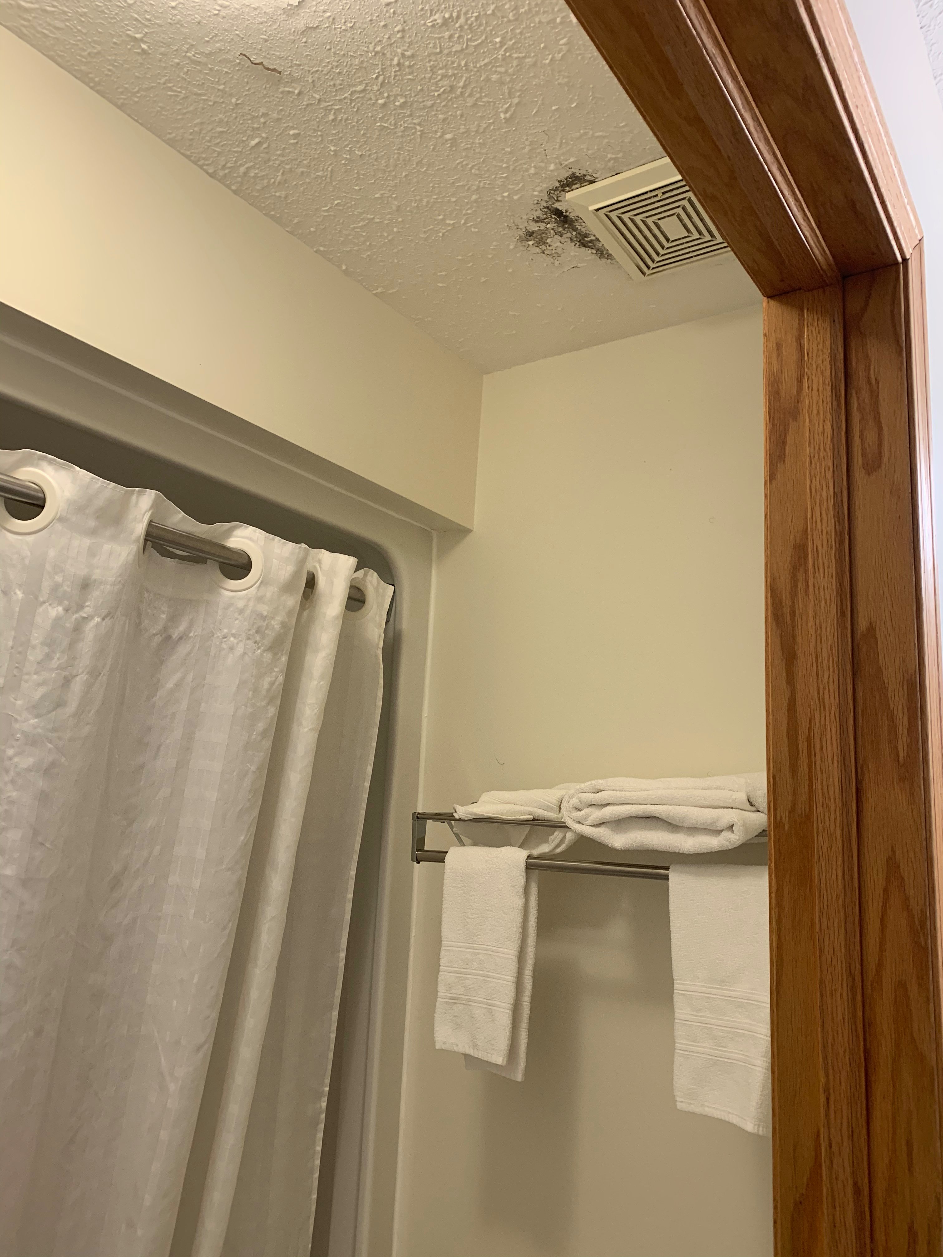 Baymont by Wyndham Hinton-浴室