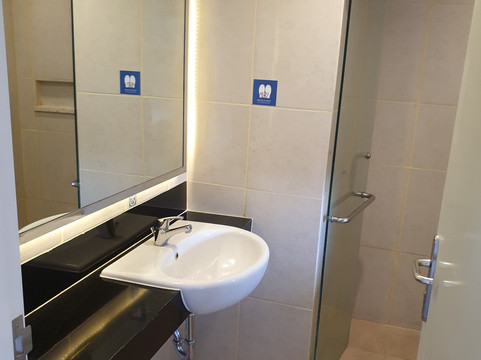 塞米亚克狂潮酒店主图