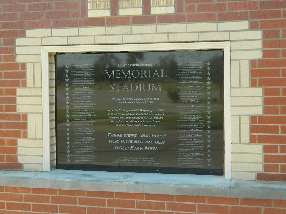 ERPS Memorial Stadium World War 2 Monument景点图片