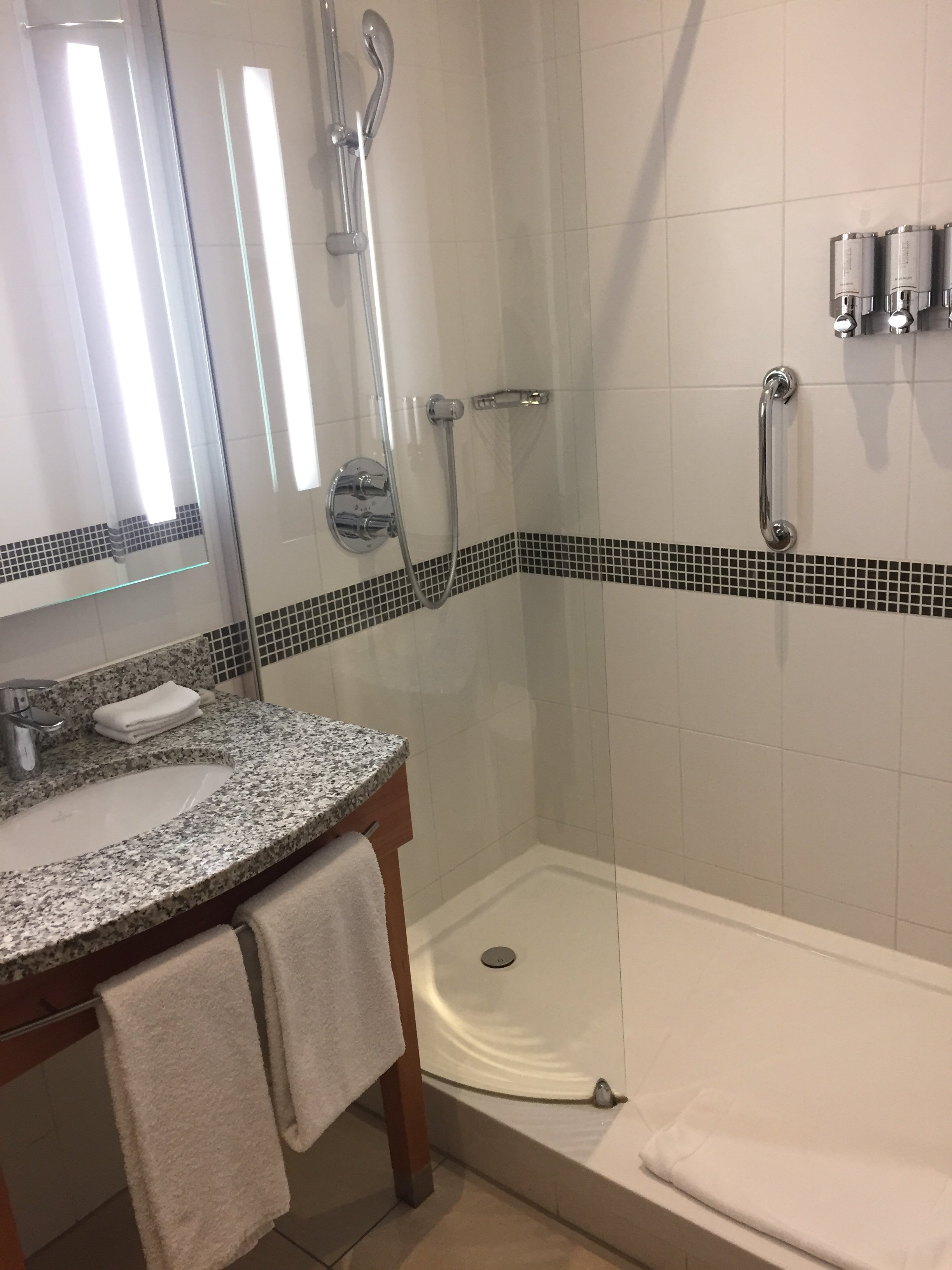 Hampton By Hilton Amsterdam Airport Schiphol-浴室