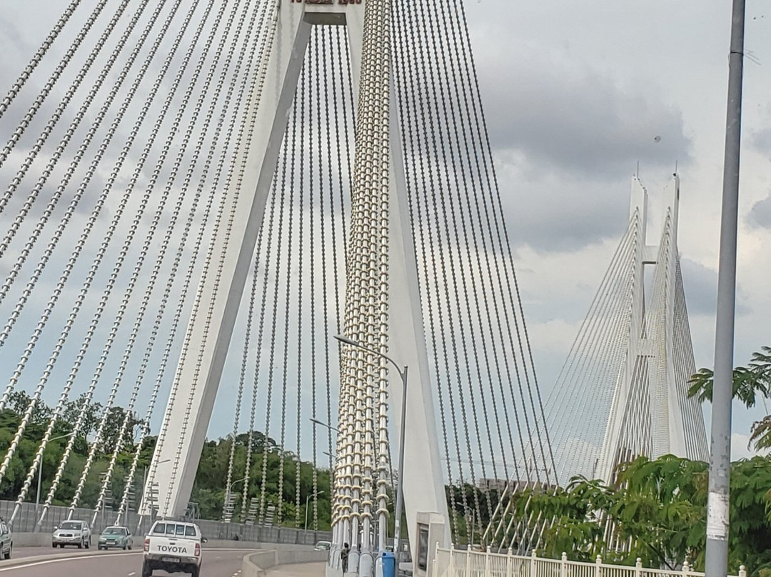 Pont Du 15 Aout 1960-布拉萨市必去景点