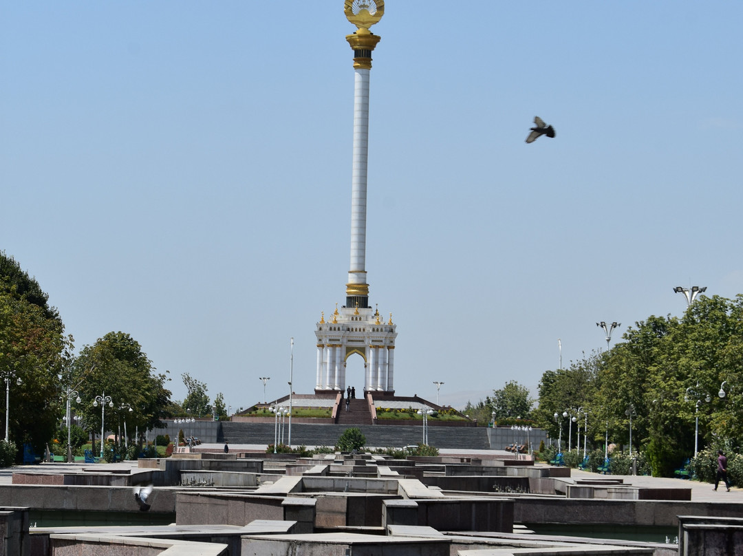 Stele with the Emblem of Tajikistan景点图片