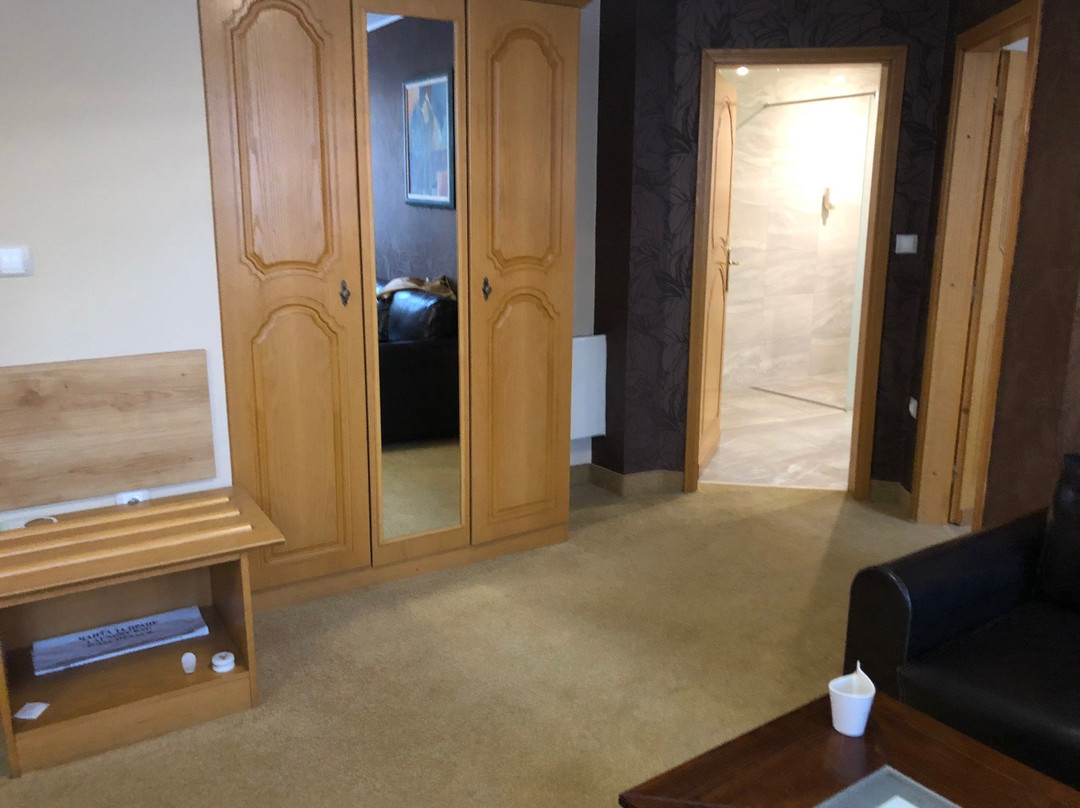 阿维翁酒店主图