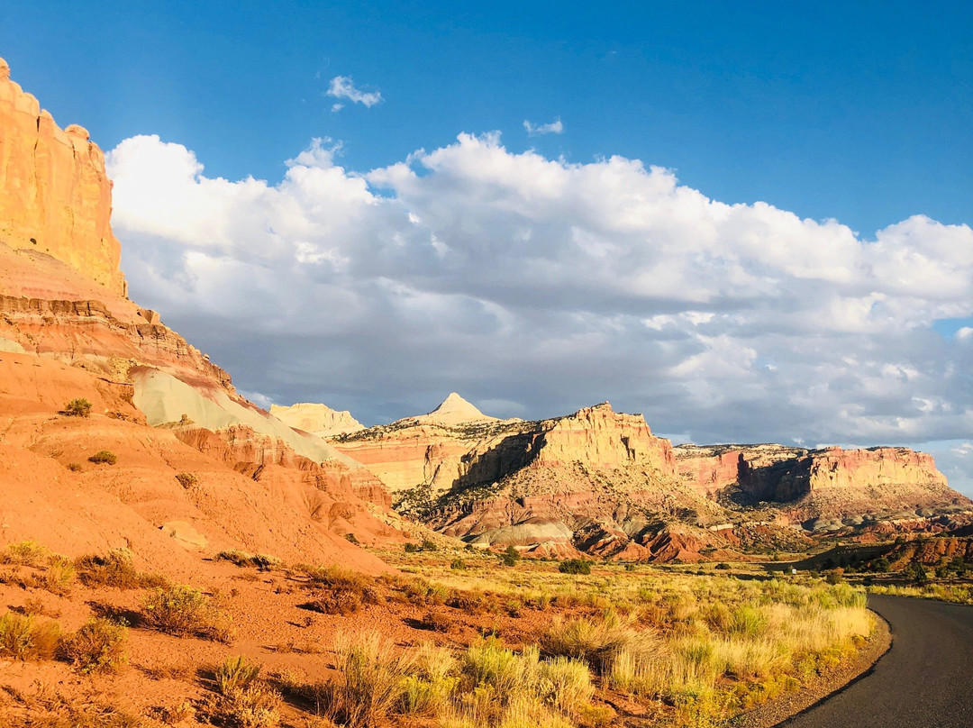 Notom Road Scenic Backway-圆顶礁国家公园必去景点