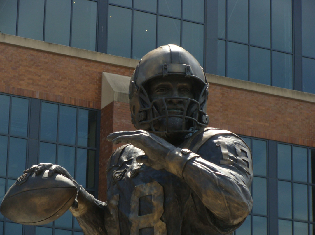 Peyton Manning Statue-印第安纳波利斯必去景点