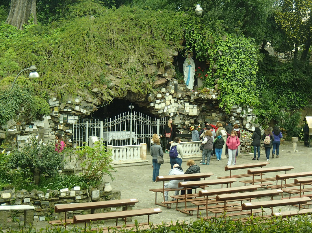 Gruta de Lourdes景点图片