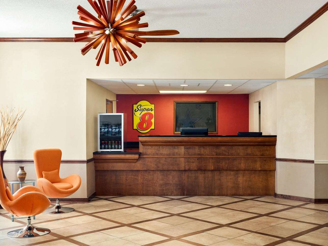 Super 8 by Wyndham Clinton主图