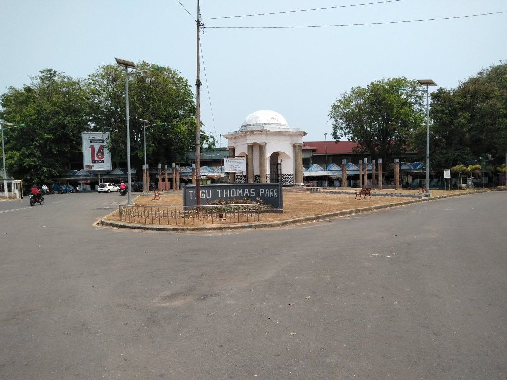 Thomas Parr Monument景点图片