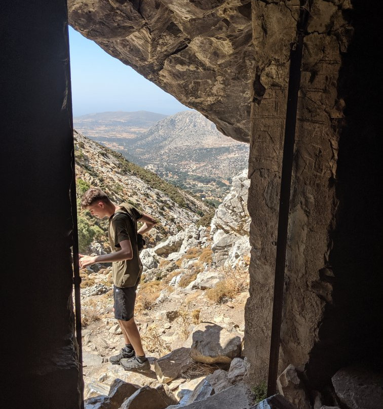 Cave of Zeus-Filoti必去景点