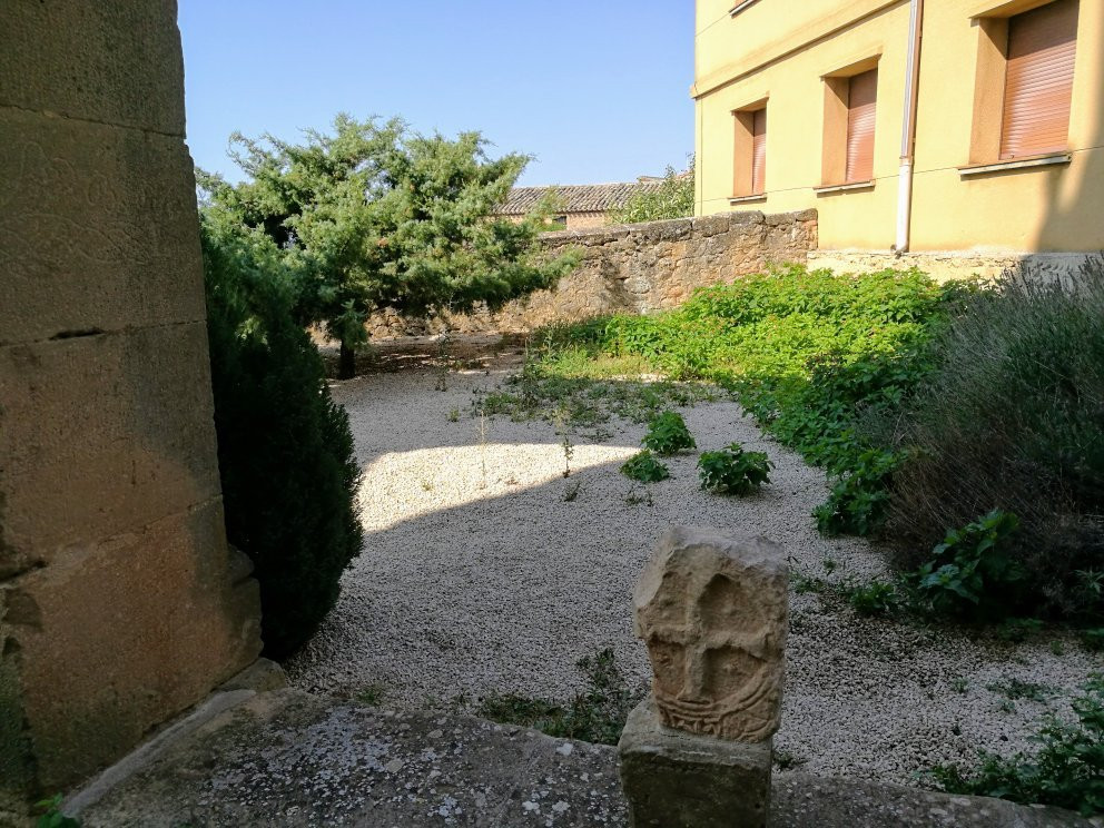 Iglesia Romanica de San Andres-Villamayor de Monjardin必去景点