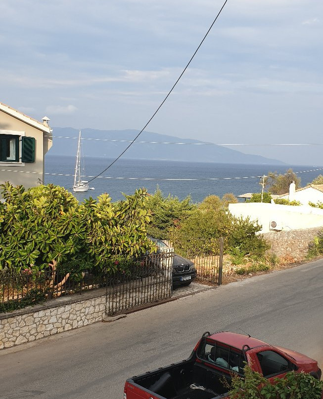 格瑞克爱奥尼亚套房酒店主图