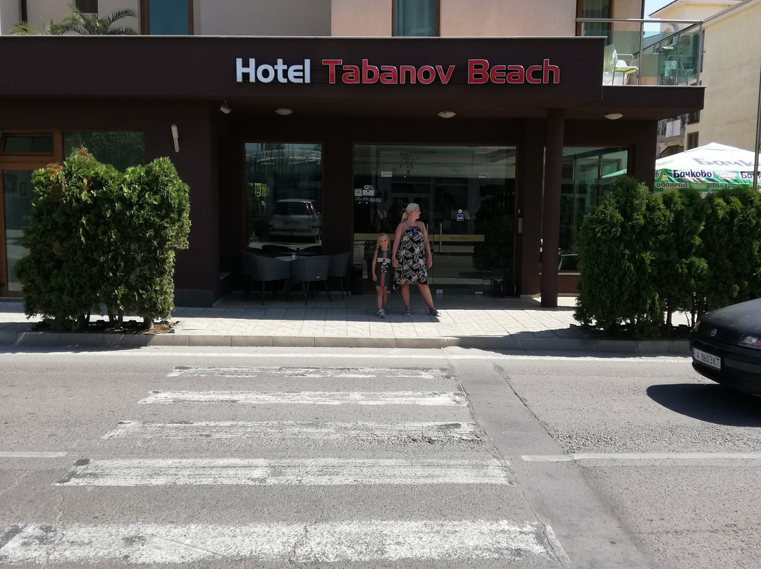 Tabanov Beach Hotel主图