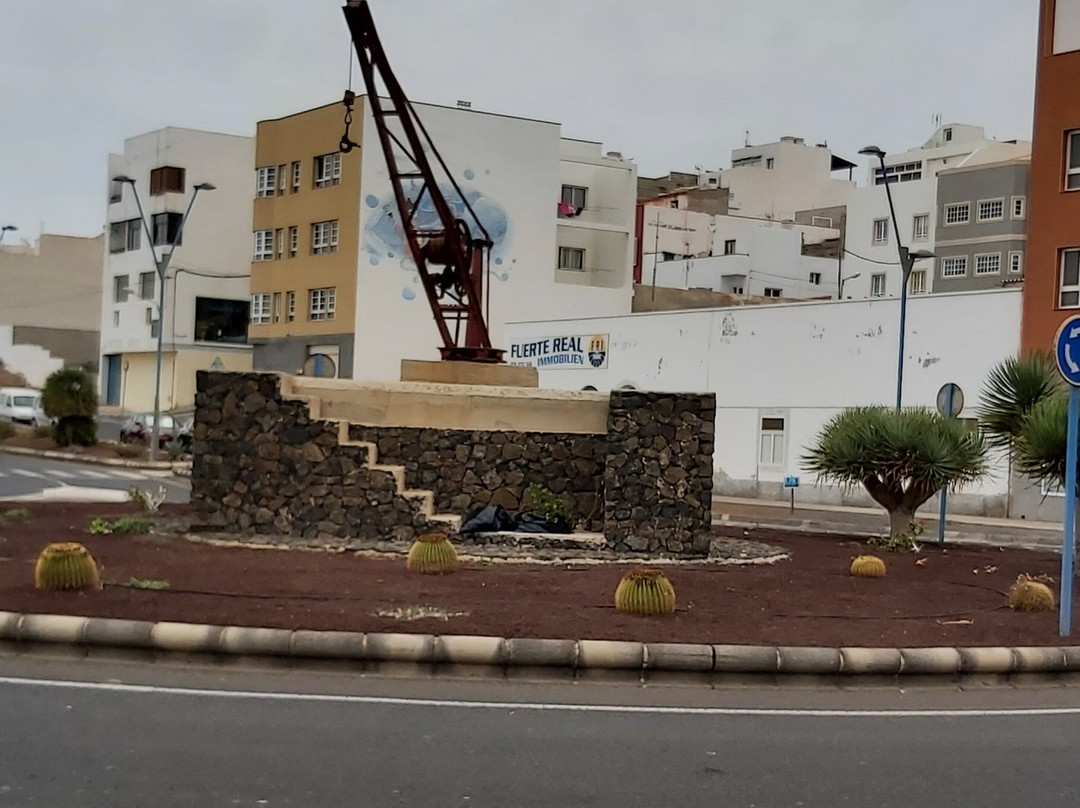 Crane Sculpture景点图片