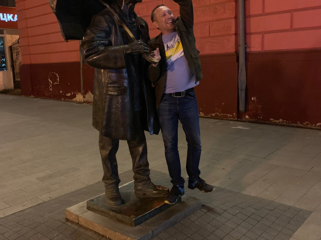 Monument to the painter Andrew Pozdeev景点图片