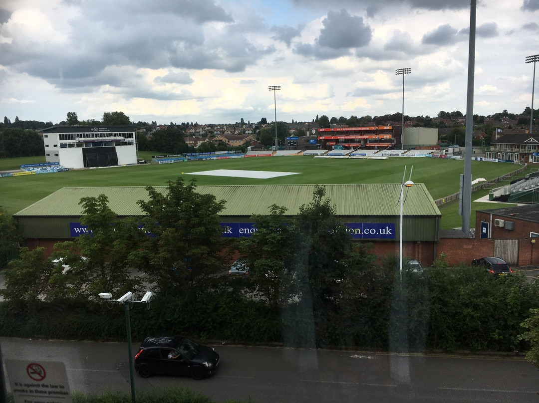 戴斯德比酒店主图