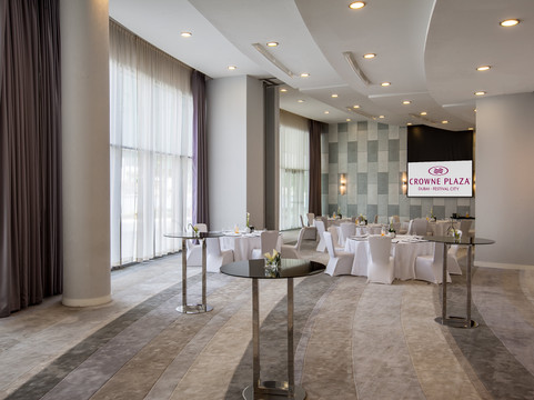 Crowne Plaza 迪拜节日之城皇冠假日酒店主图