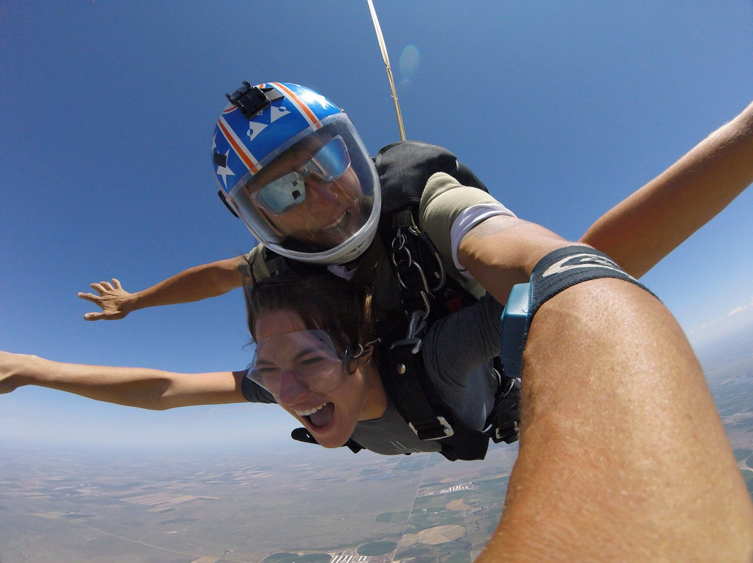 Skydive Orange Skies景点图片