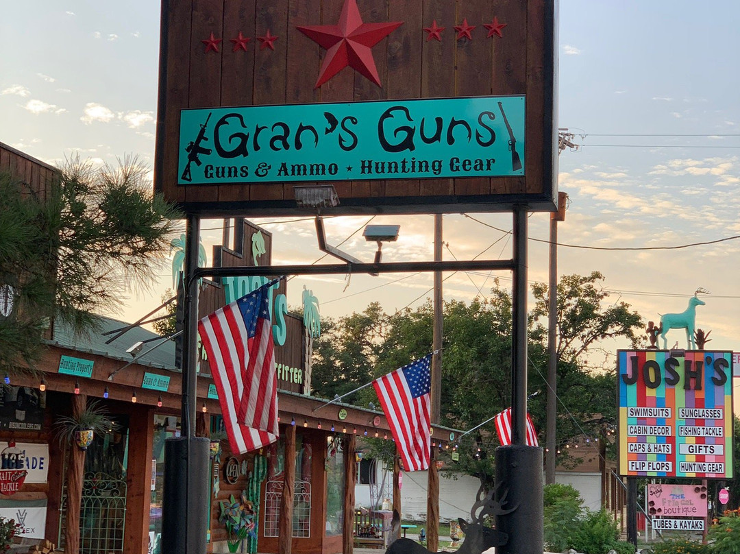 Josh’s Frio River Outfitters-Leakey必去景点