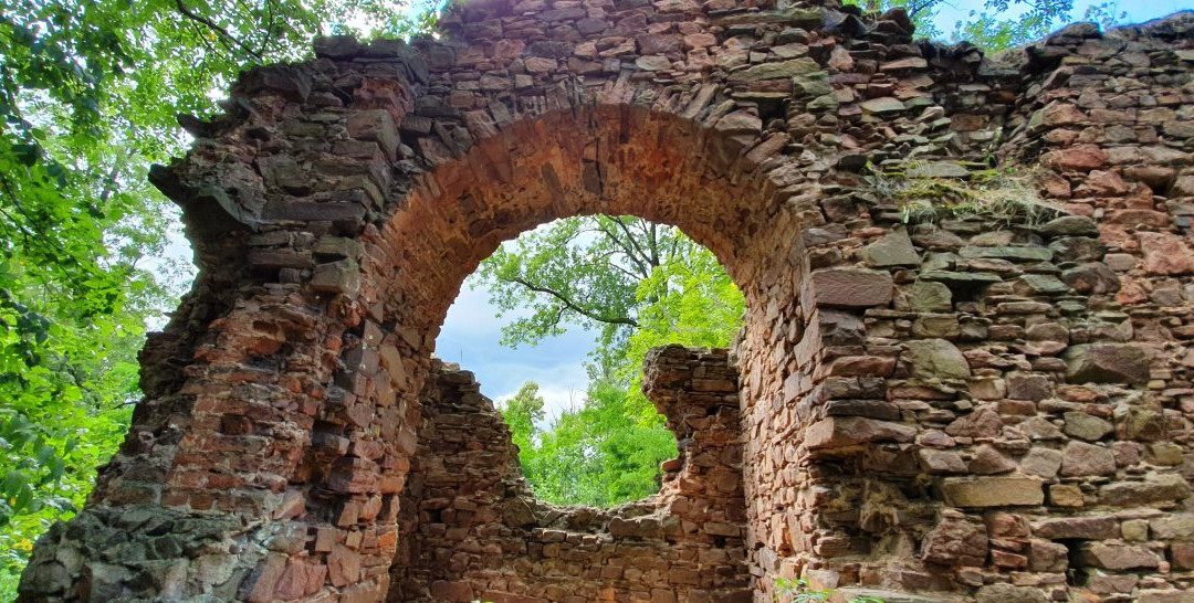 Ruins of Fulstejn Castle景点图片