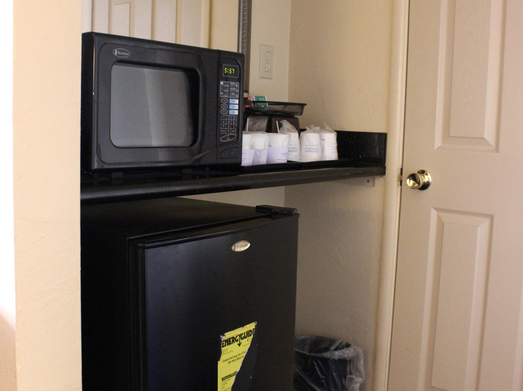 伯克利速8酒店主图