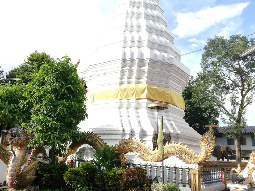 Wat Chedi Ngam Temple-芳县必去景点