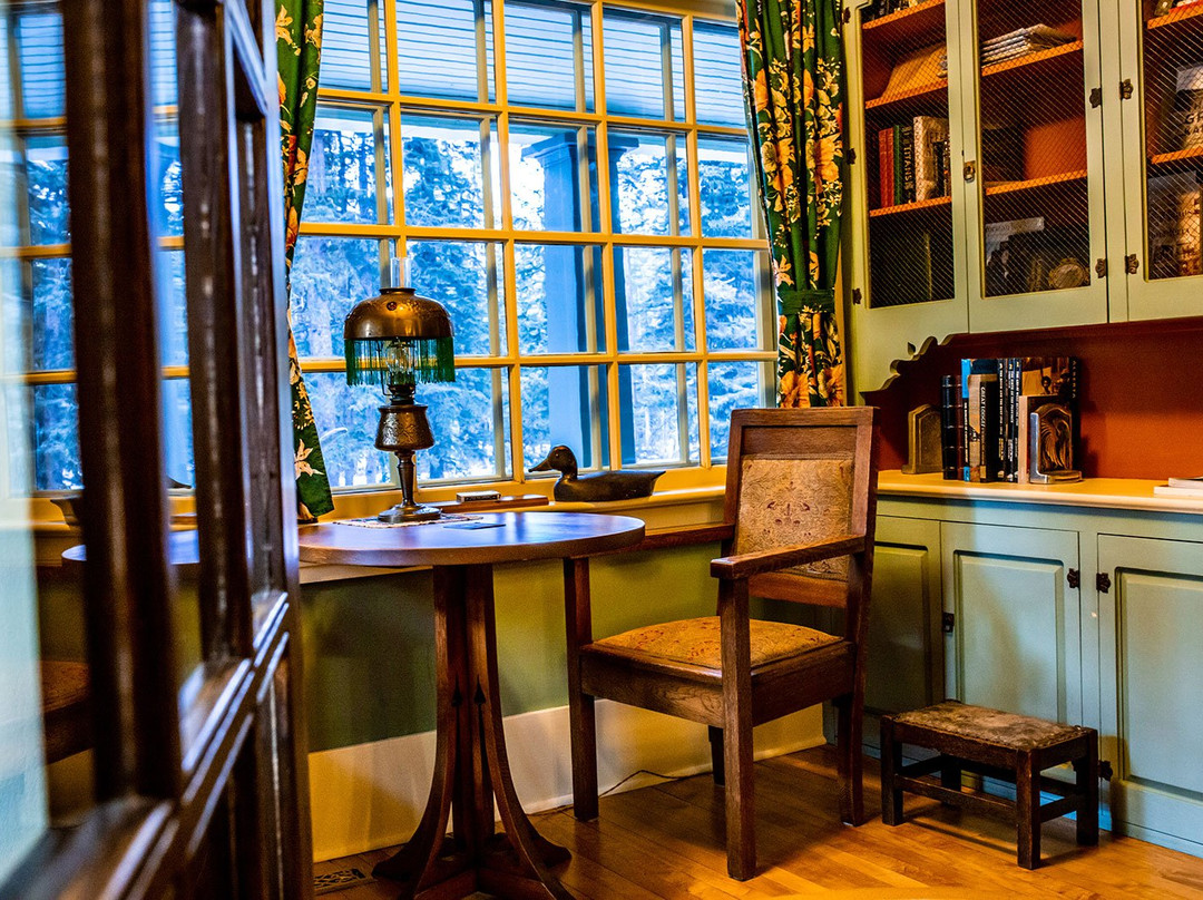 The Craftsman House主图