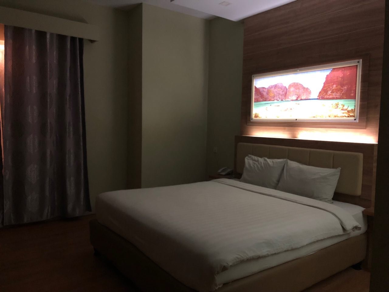 Pare Beach Hotel, Bacukiki-官方