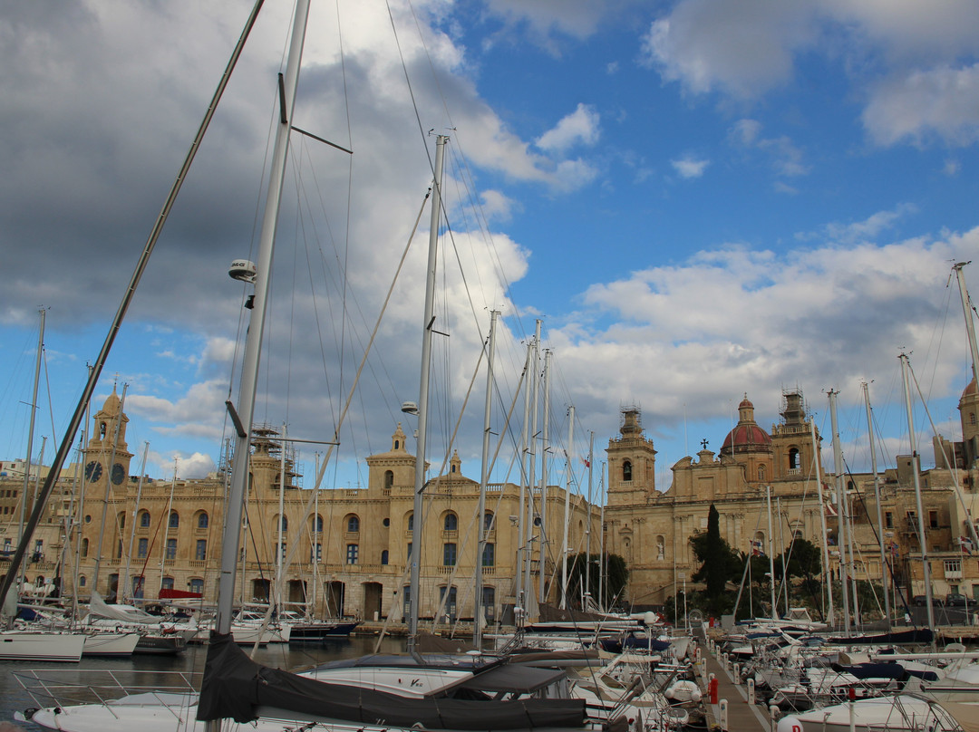 Notre Dame Gate-毕尔古必去景点