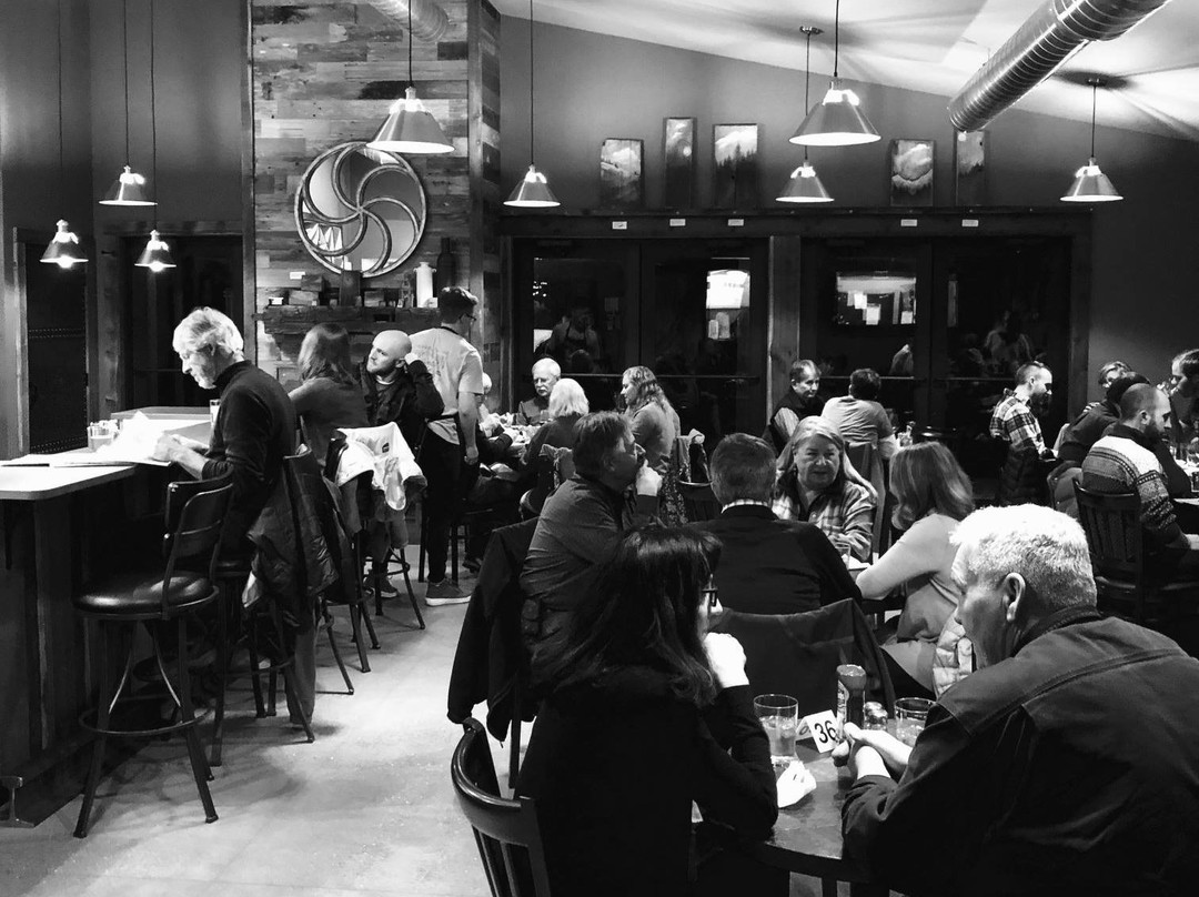 Clinton餐馆和美食-Rattlesnake Market & Cafe