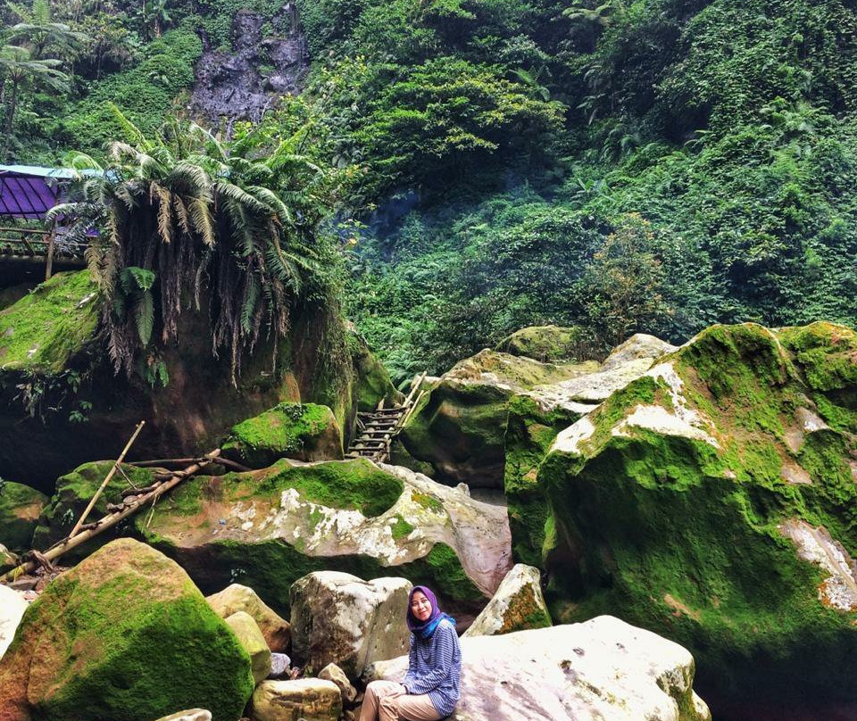 Seribu Waterfall景点图片