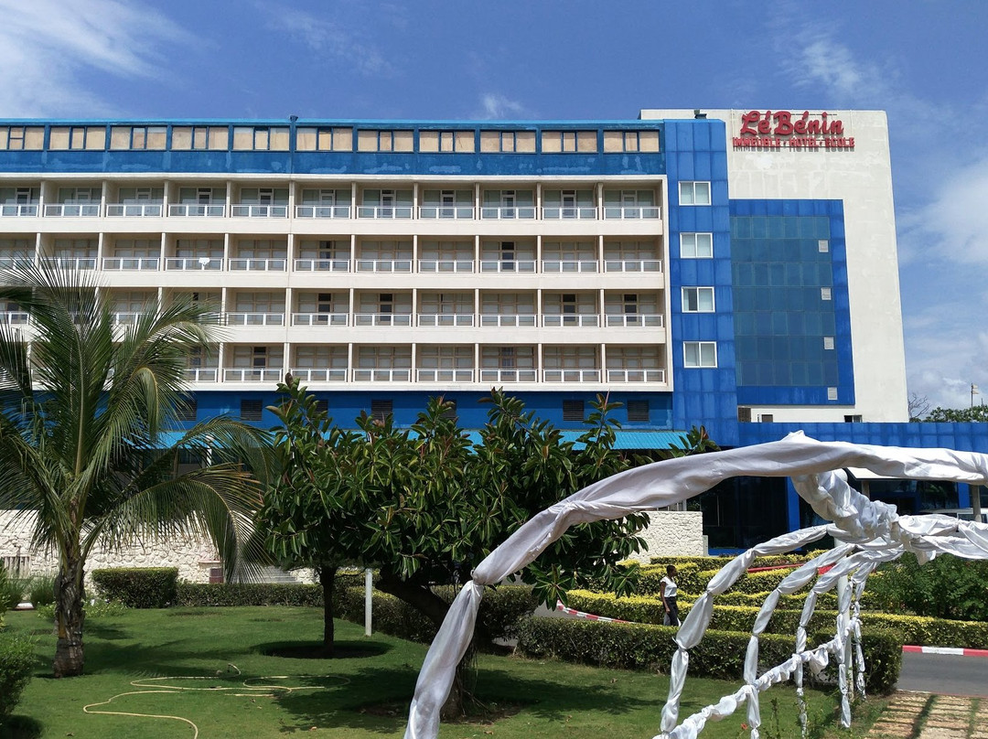 洛美中心宜必思酒店主图