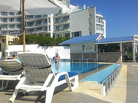 月光全包大酒店主图