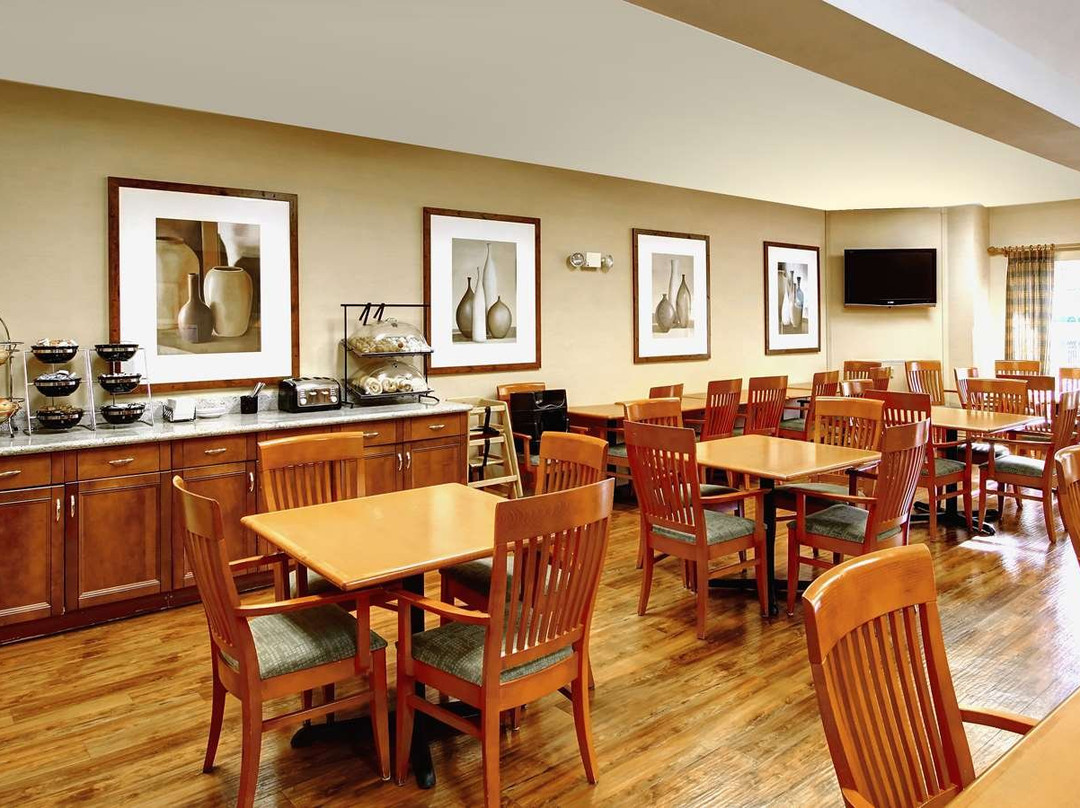 O'Fallon Suites Hotel主图