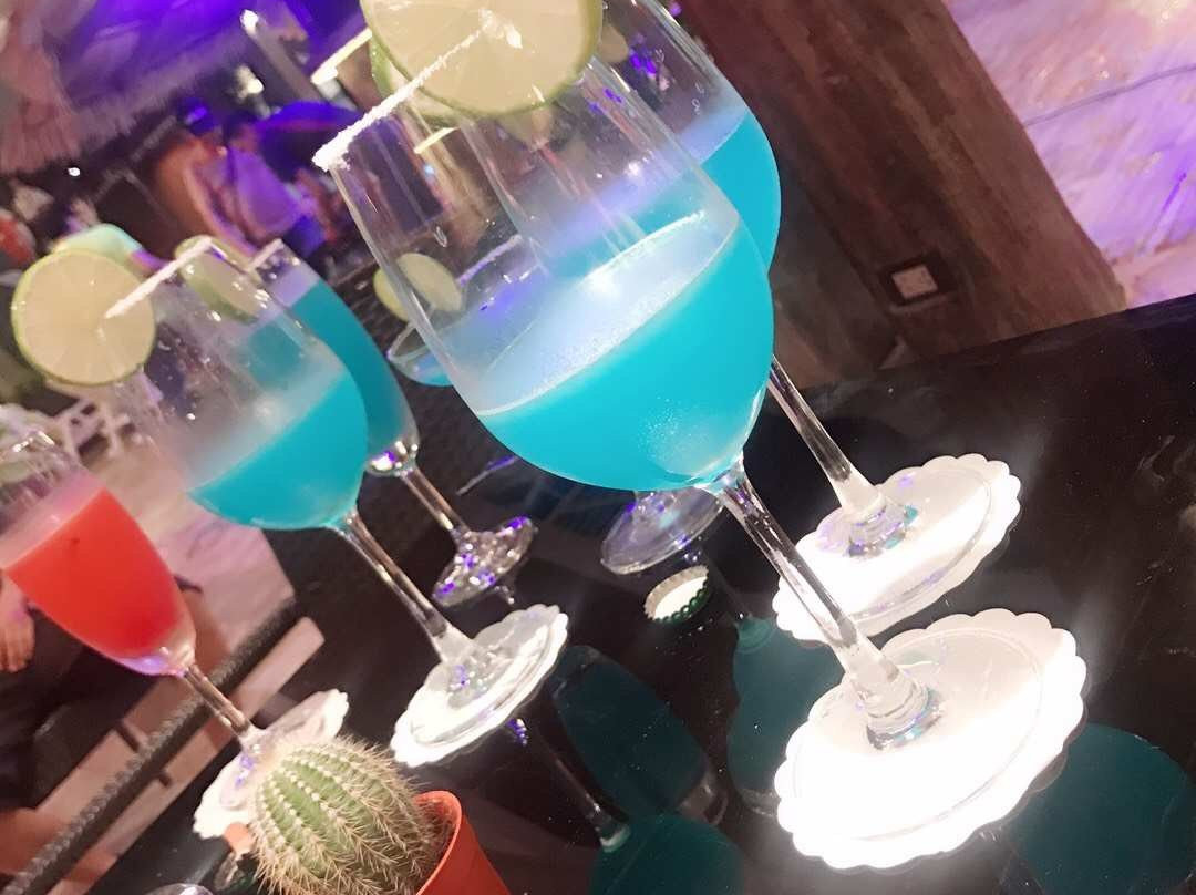 查龙奇迹湖景酒店主图