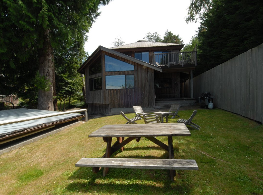 Hornby Island Diving Lodge