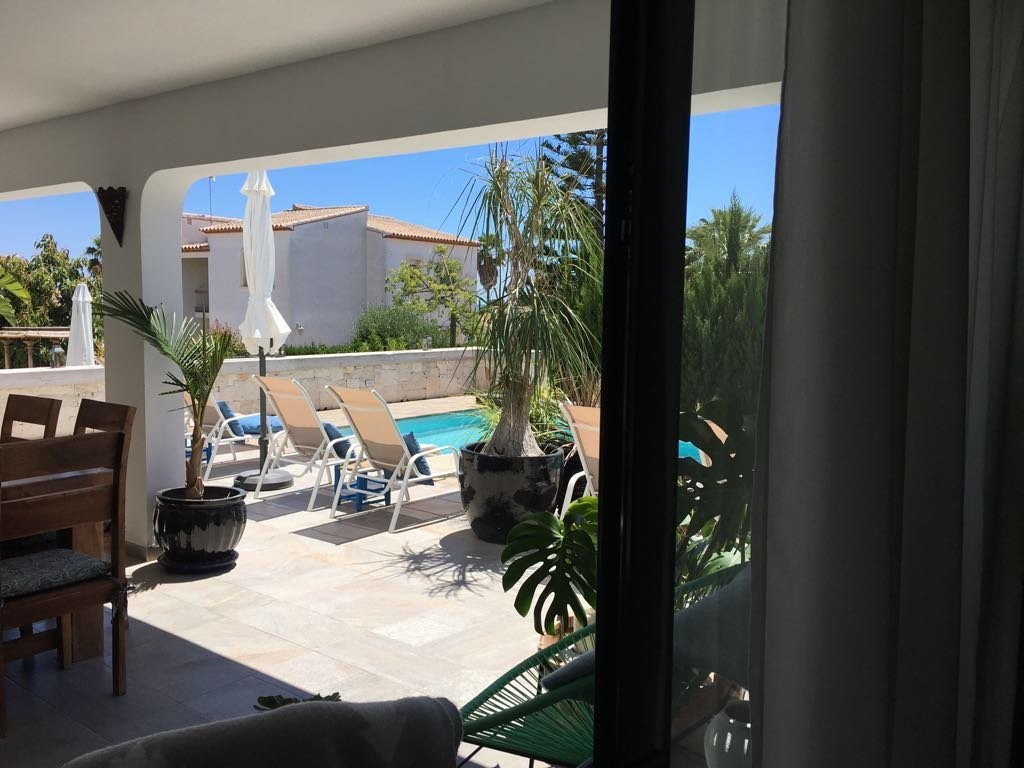 One Thousand Waves主图